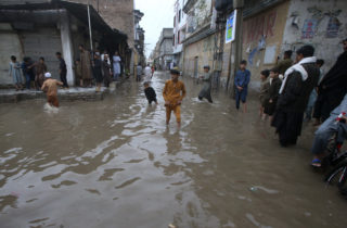 Blesky a dažde zabili v Pakistane najmenej 36 ľudí, úrady vyhlásili na juhozápade krajiny výnimočný stav (foto)