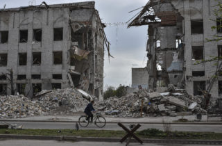 Boje na Ukrajine eskalujú, ruská armáda zintenzívnila útoky na všetkých frontoch