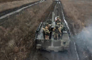 Ruská armáda pri Avdijivke zrýchlila svoj postup, vojaci vstúpili do obce Očeretyne