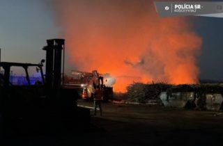V obci Čaňa vypukol veľký požiar, poškodené boli viaceré objekty (video+foto)