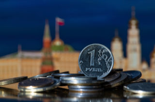 Kremľu sa rýchlo míňajú rezervy a Putin chce, aby lepšie zarábajúci ľudia aj firmy mali vyššie dane