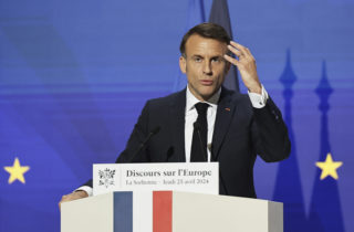 Súčasná Európa je smrteľná, podľa francúzskeho prezidenta Macrona potrebuje robustnú obranu