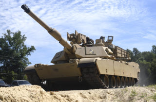 Informácia o stiahnutí tankov Abrams z bojiska pre obavy z ruských dronov je nepravdivá